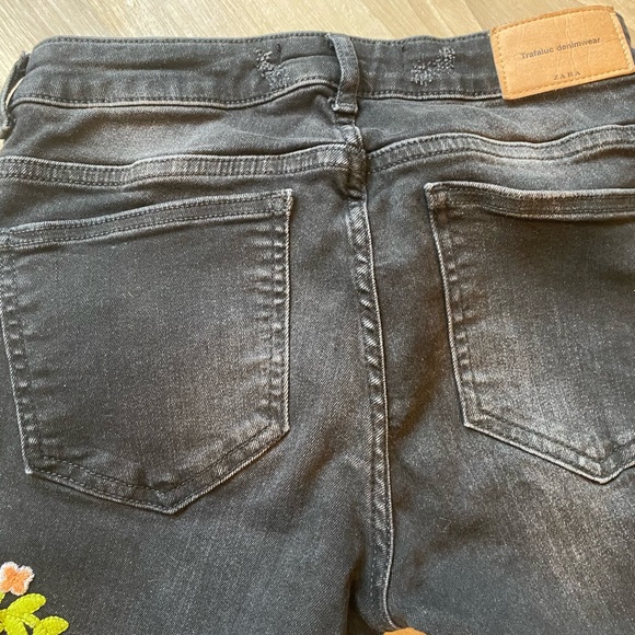 Zara Trafaluc Black Floral Frayed Jeans - Picture 6 of 6